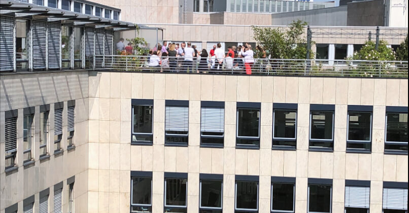 Neue Büroräume für das Düsseldorfer spiekermann Team - Terrassenansicht